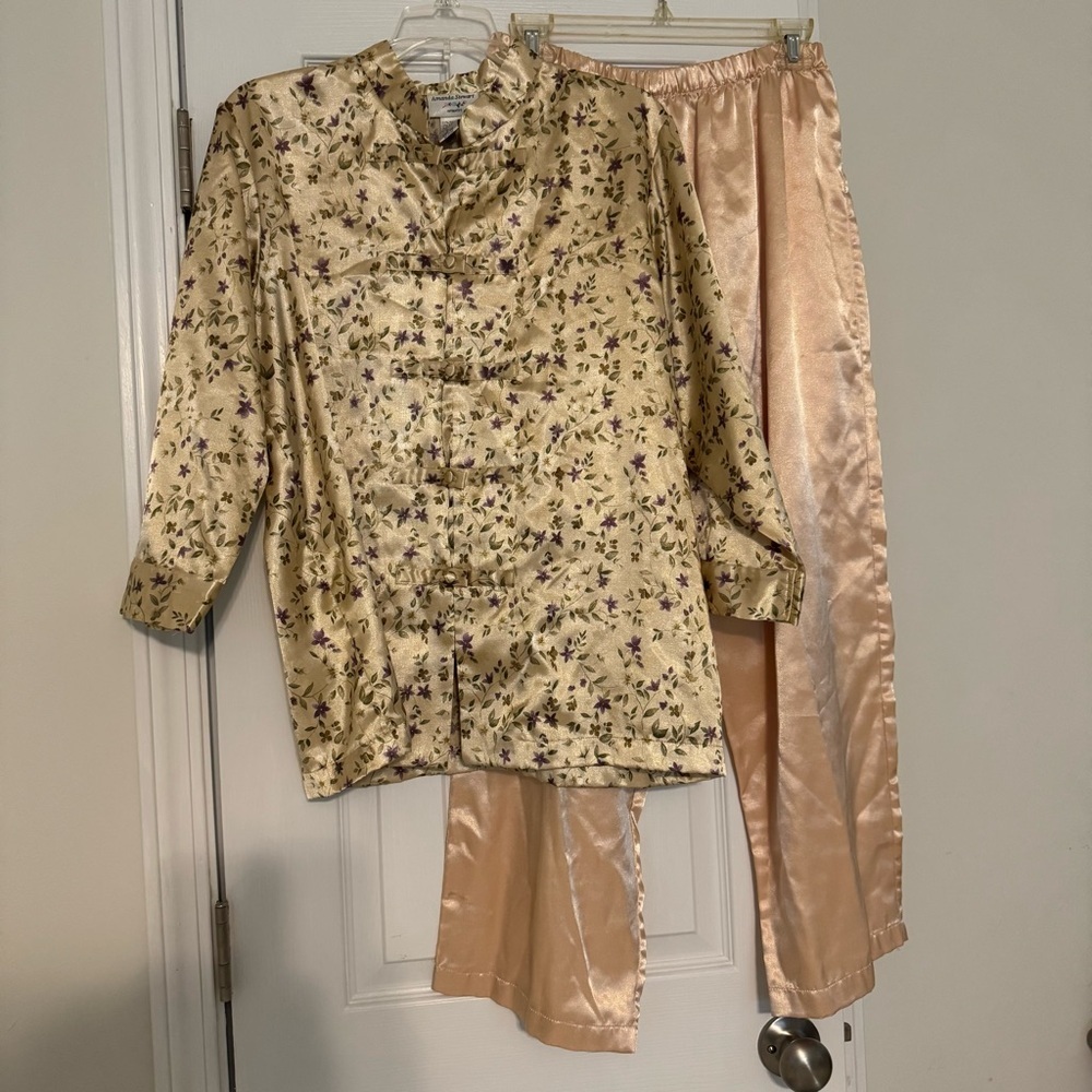 Amanda Stewart Floral Satin Pajama Set - Cream and Gold